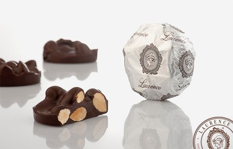Аnomale dark chocolate with almonds Laurence / "Аномало" черный шоколад Laurence, 93 г
